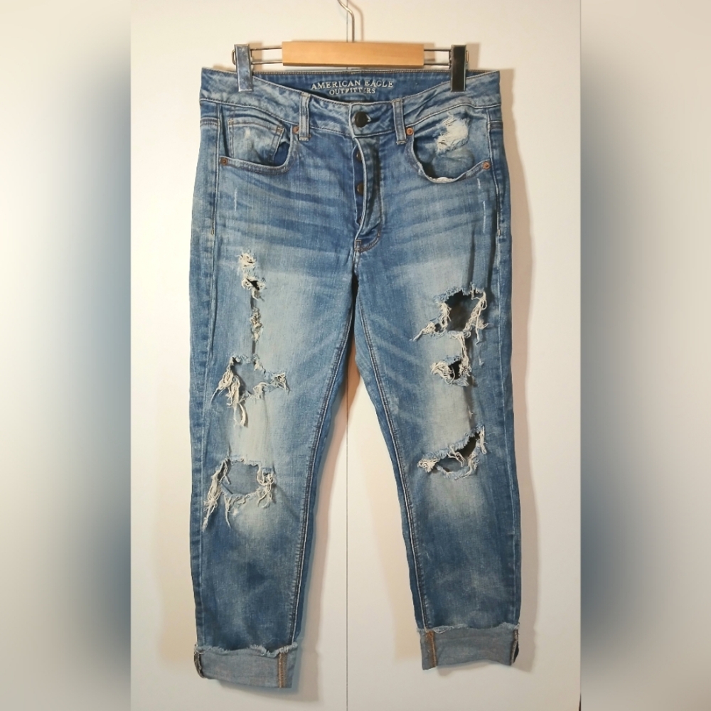 American Eagle Destroyed Tomgirl Jeans Sz 6 Button Fly Cropped Distressed